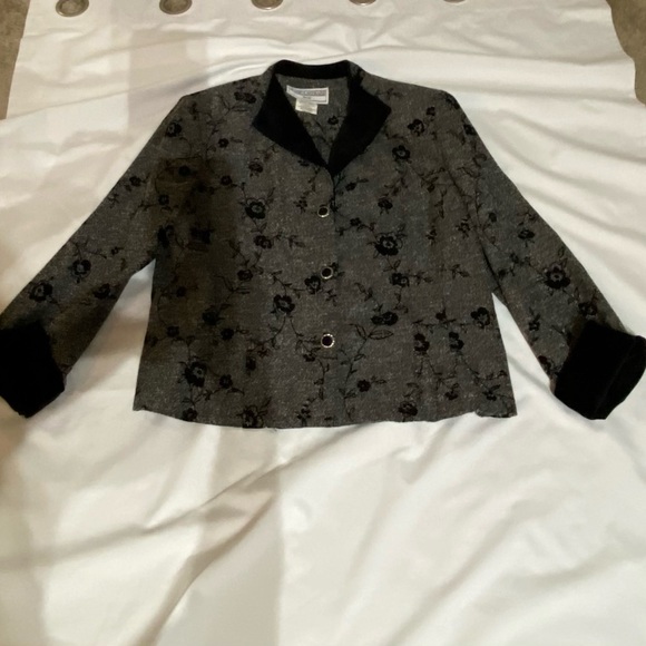 Women’s Jessica Howard size 16P dress jacket size. Gently used. - Picture 2 of 13